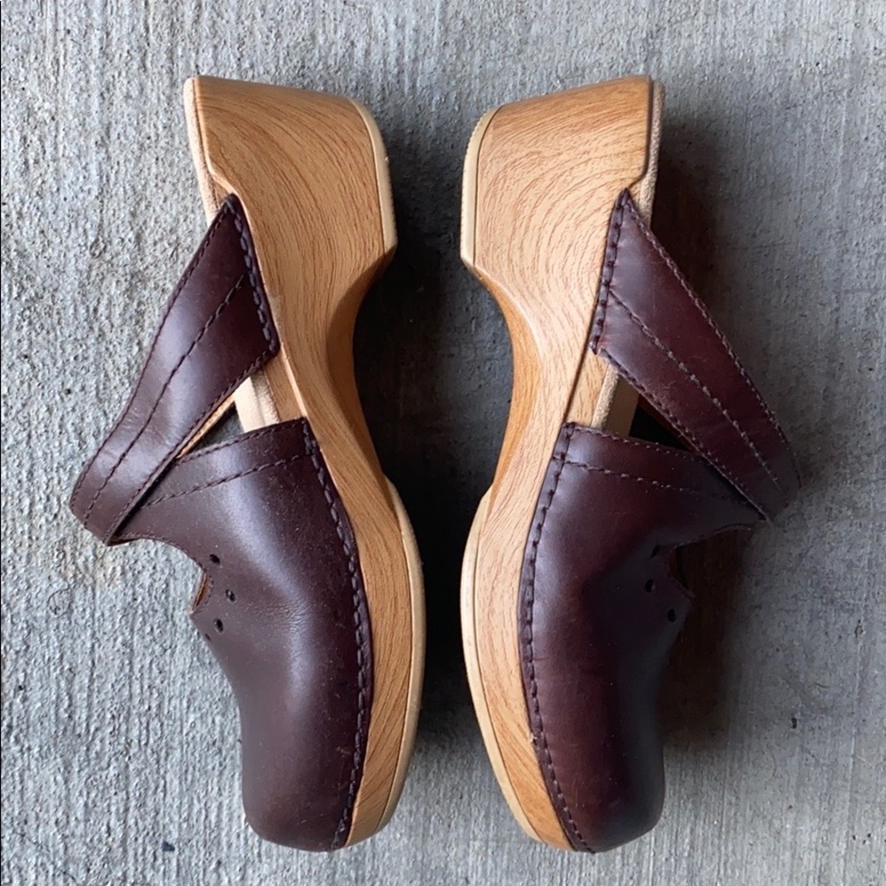 DANSKO LEATHER CLOG EURO 39 PRICED TO SELL